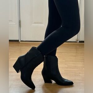 2401- Dolce Vita Women's Vegan Ankle Boots Black Color Size 7.5 NWT